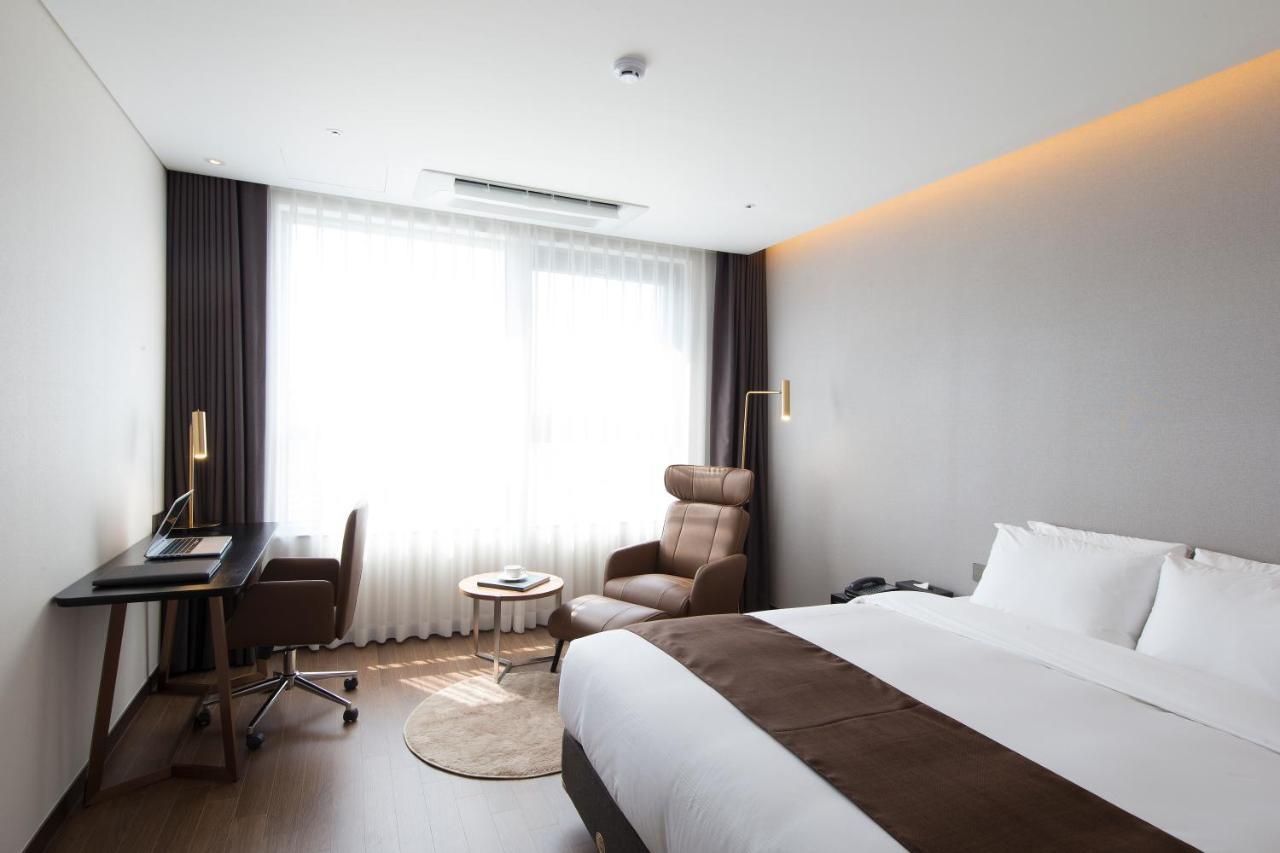 Ramada By Wyndham Daejeon Hotel Exterior foto