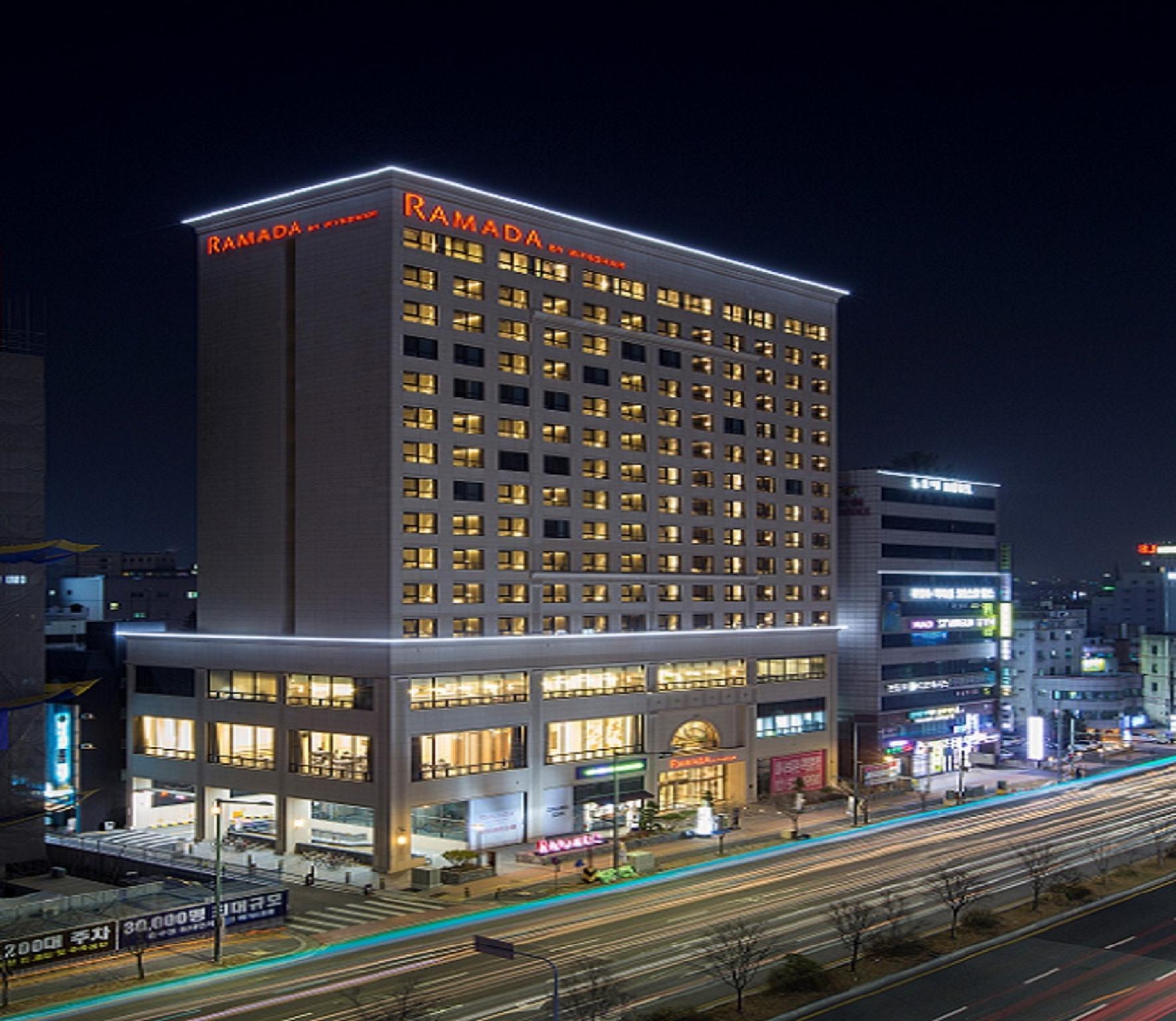 Ramada By Wyndham Daejeon Hotel Exterior foto