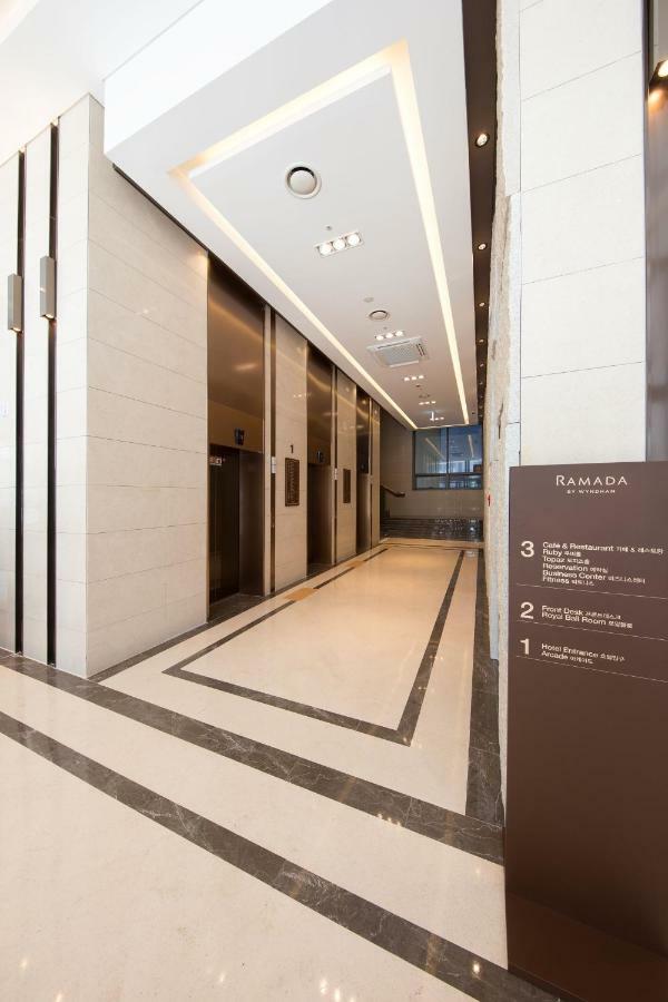 Ramada By Wyndham Daejeon Hotel Exterior foto